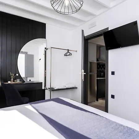 Dazzling Santorini Luck 2 Bedrooms Furnished Interiors Villa Perissa (Santorini)