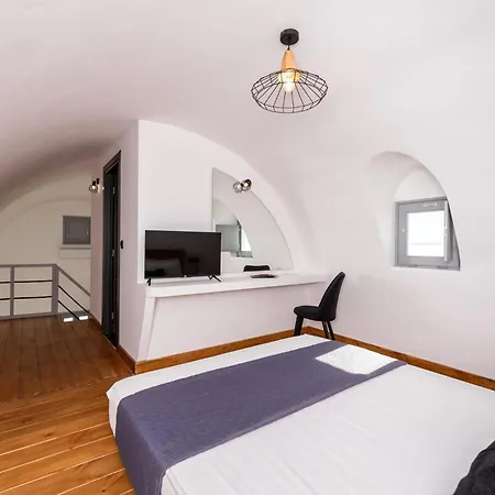 Dazzling Santorini Luck 2 Bedrooms Furnished Interiors Perissa (Santorini)