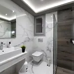 빌라 Dazzling Santorini Luck 2 Bedrooms Furnished Interiors 페리사